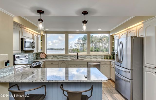 164 W Waterwood Drive, Brandon, MS 39047