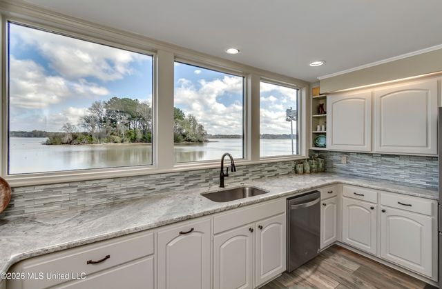 164 W Waterwood Drive, Brandon, MS 39047