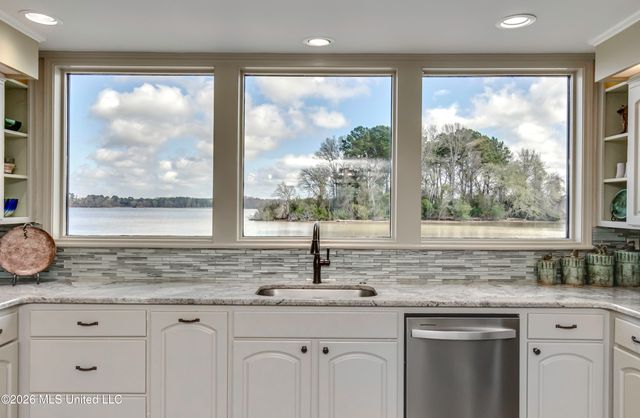 164 W Waterwood Drive, Brandon, MS 39047