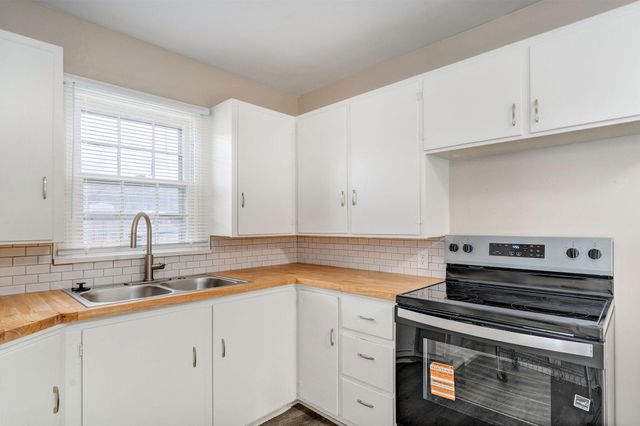 103 E Meadow Avenue, Crane, MO 65633