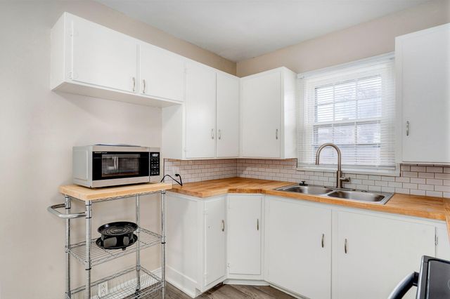 103 E Meadow Avenue, Crane, MO 65633