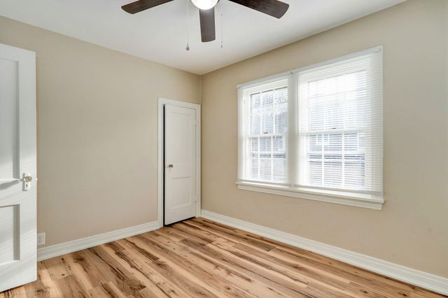 103 E Meadow Avenue, Crane, MO 65633