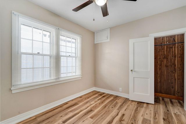 103 E Meadow Avenue, Crane, MO 65633