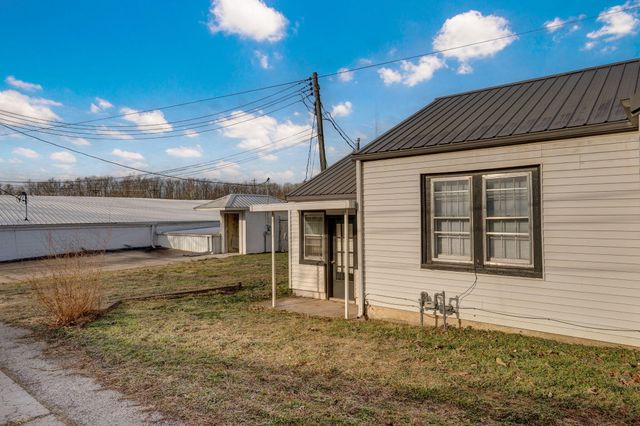 103 E Meadow Avenue, Crane, MO 65633