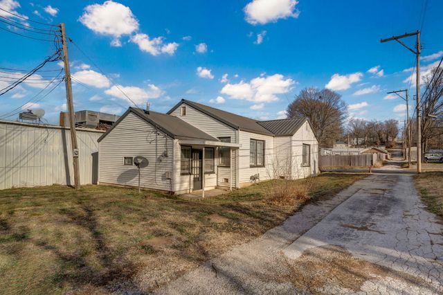 103 E Meadow Avenue, Crane, MO 65633
