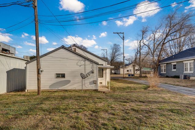 103 E Meadow Avenue, Crane, MO 65633