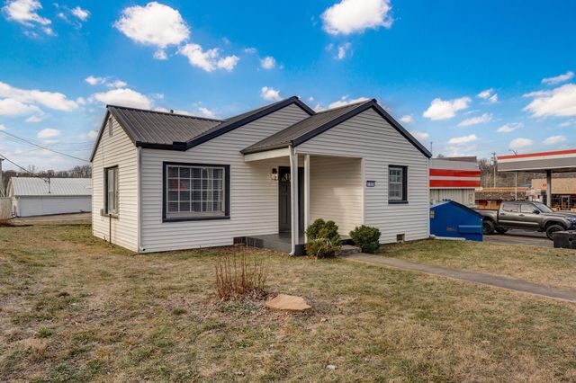 103 E Meadow Avenue, Crane, MO 65633