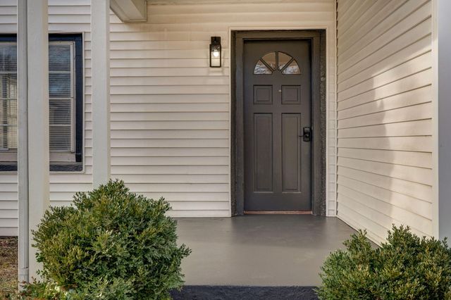 103 E Meadow Avenue, Crane, MO 65633