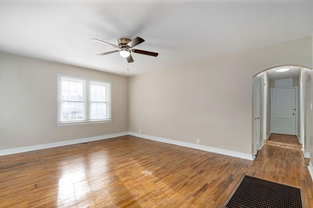 103 E Meadow Avenue, Crane, MO 65633