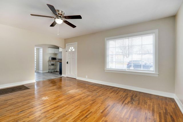 103 E Meadow Avenue, Crane, MO 65633