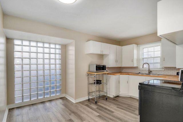 103 E Meadow Avenue, Crane, MO 65633