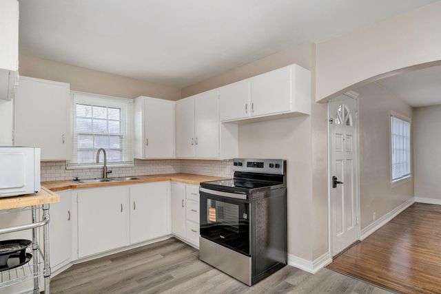 103 E Meadow Avenue, Crane, MO 65633