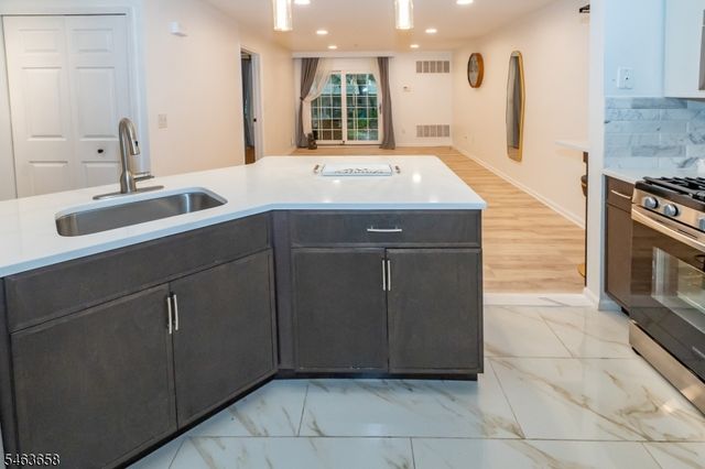 172 Potomac Dr 172, Bernards Twp., NJ 07920