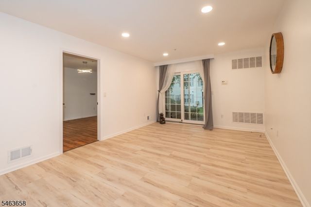 172 Potomac Dr 172, Bernards Twp., NJ 07920