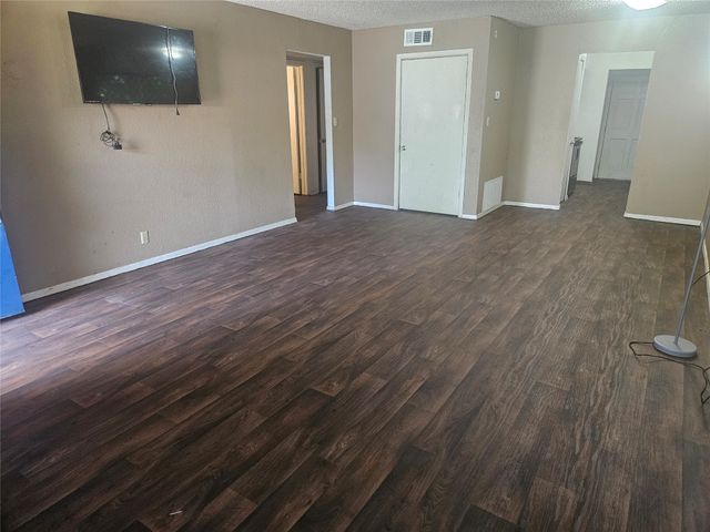 1860 W Kaufman Street, Paris, TX 75460