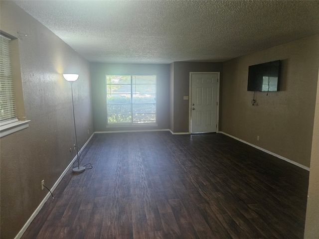 1860 W Kaufman Street, Paris, TX 75460