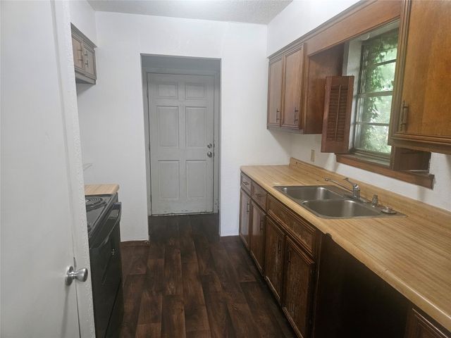 1860 W Kaufman Street, Paris, TX 75460