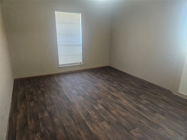 1860 W Kaufman Street, Paris, TX 75460