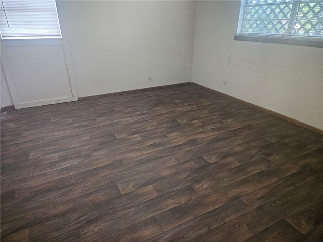 1860 W Kaufman Street, Paris, TX 75460