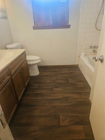 1860 W Kaufman Street, Paris, TX 75460