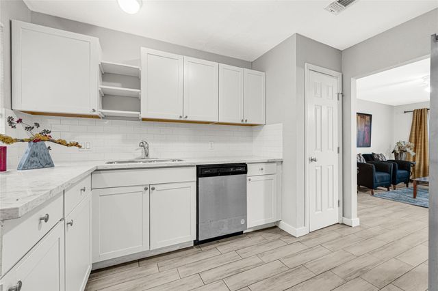 5009 Bataan Road, Houston, TX 77033