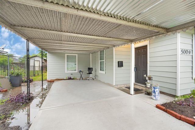 5009 Bataan Road, Houston, TX 77033