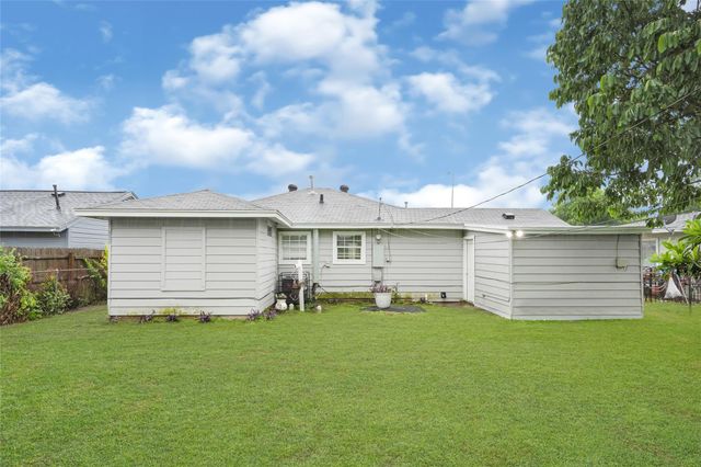 5009 Bataan Road, Houston, TX 77033