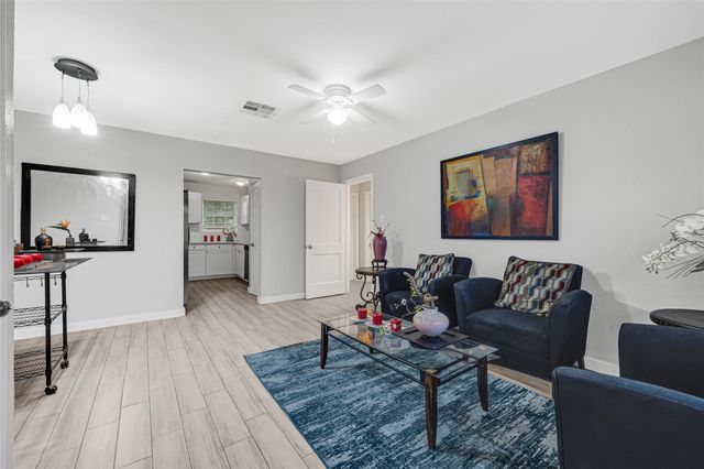 5009 Bataan Road, Houston, TX 77033