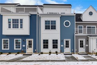 449 Harbor Lane, Lorain, OH 44052