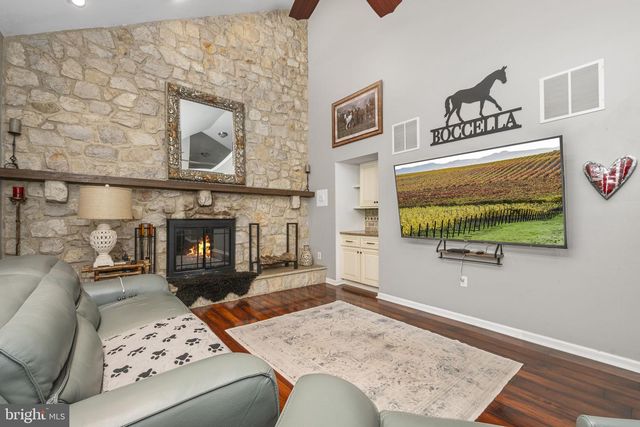 250 FREELAND DR, Collegeville, PA 19426