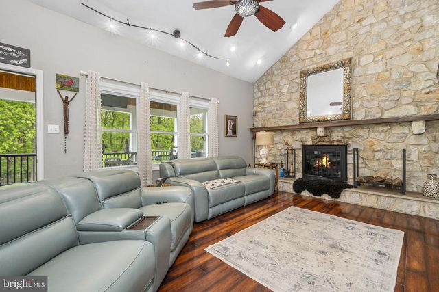 250 FREELAND DR, Collegeville, PA 19426