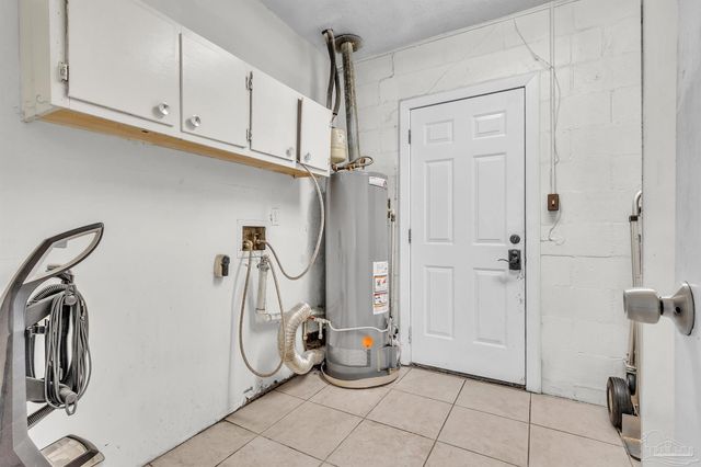 2105 Dora St, Pensacola, FL 32514