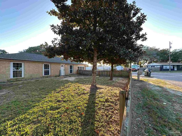 2105 Dora St, Pensacola, FL 32514