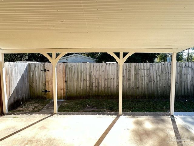 2105 Dora St, Pensacola, FL 32514