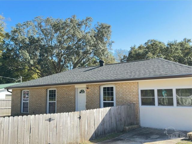 2105 Dora St, Pensacola, FL 32514