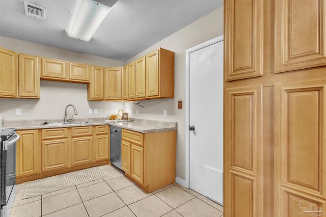 2105 Dora St, Pensacola, FL 32514