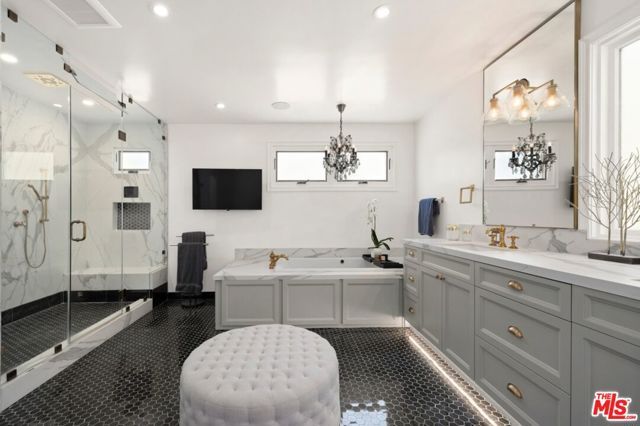 1472 N Kings Road, West Hollywood, CA 90069
