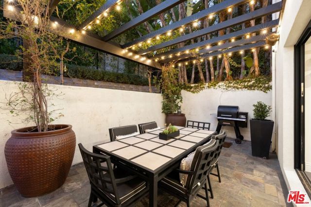 1472 N Kings Road, West Hollywood, CA 90069