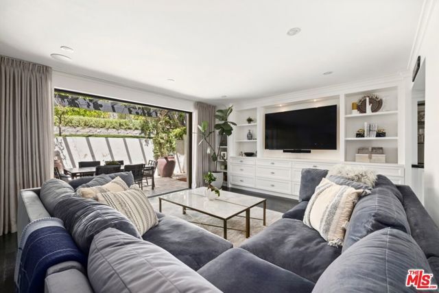 1472 N Kings Road, West Hollywood, CA 90069