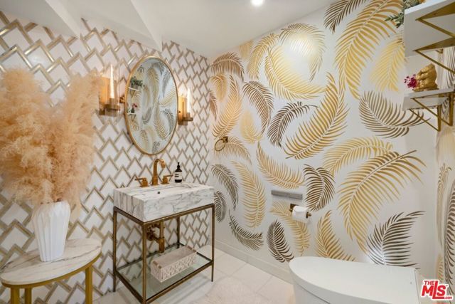 1472 N Kings Road, West Hollywood, CA 90069