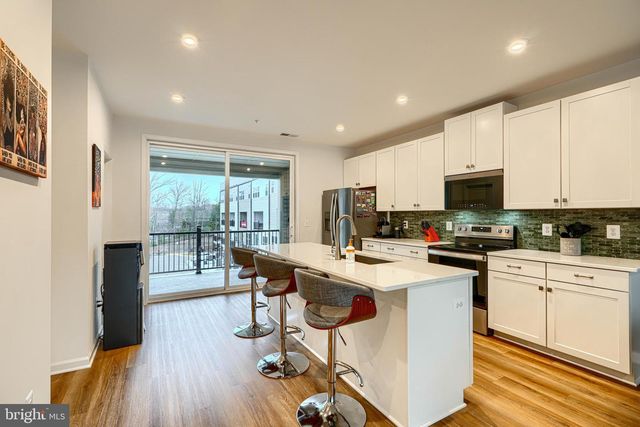 2596 NEABSCO COMMON PL, Woodbridge, VA 22191