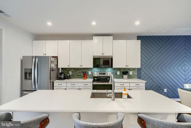 2596 NEABSCO COMMON PL, Woodbridge, VA 22191