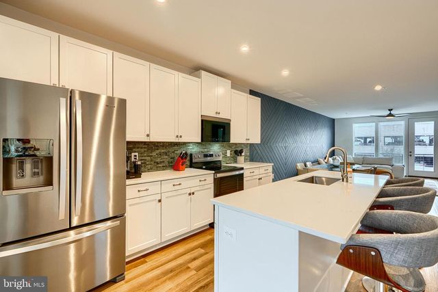 2596 NEABSCO COMMON PL, Woodbridge, VA 22191