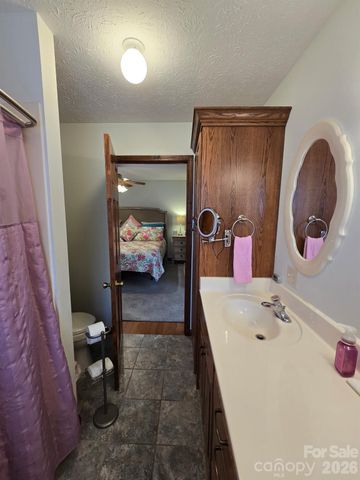 476 Jackson Loop Road, Flat Rock, NC 28731