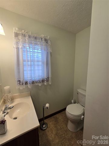 476 Jackson Loop Road, Flat Rock, NC 28731