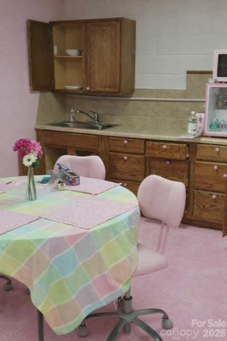 476 Jackson Loop Road, Flat Rock, NC 28731