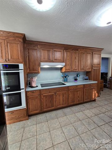 476 Jackson Loop Road, Flat Rock, NC 28731