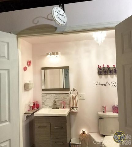 476 Jackson Loop Road, Flat Rock, NC 28731