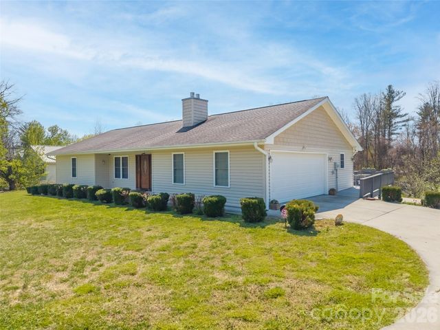 476 Jackson Loop Road, Flat Rock, NC 28731