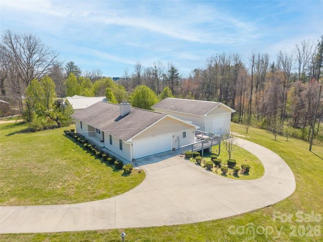 476 Jackson Loop Road, Flat Rock, NC 28731